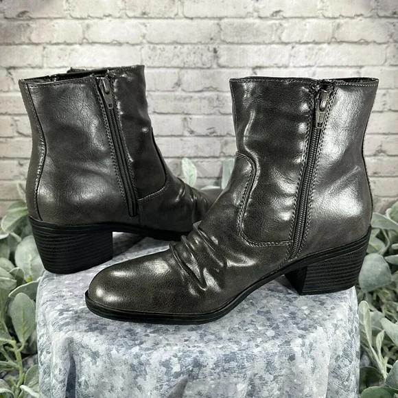 Life Stride Watchful Grey Faux Leather Round Toe Ankle Zip Boots WMS 8.5/9M✨EUC✨ - Picture 5 of 13